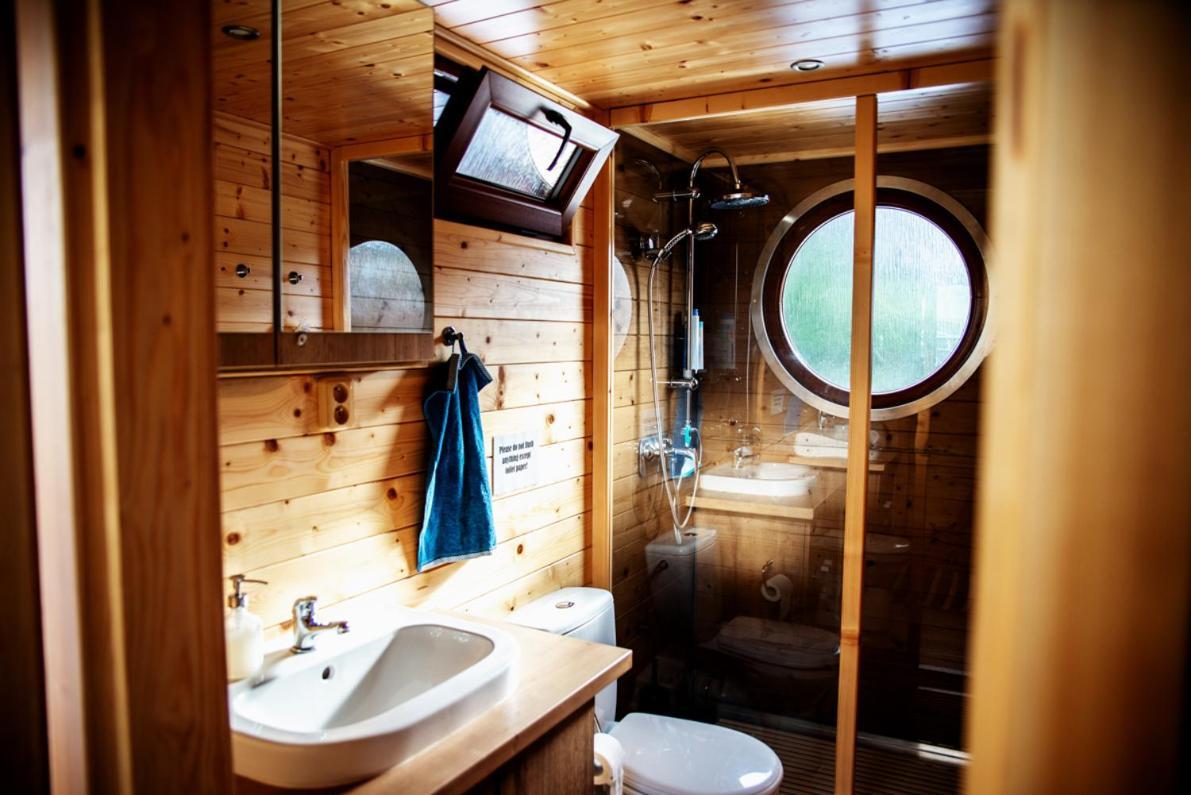 Houseboat Bonanza Prague Hotel Bagian luar foto